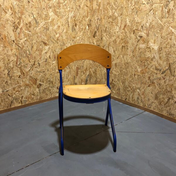 Chaise scolaire dossier fin