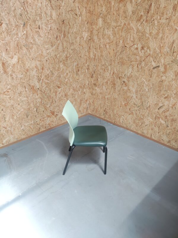 Chaise de réunion empilable – Image 5