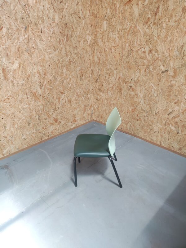 Chaise de réunion empilable – Image 3
