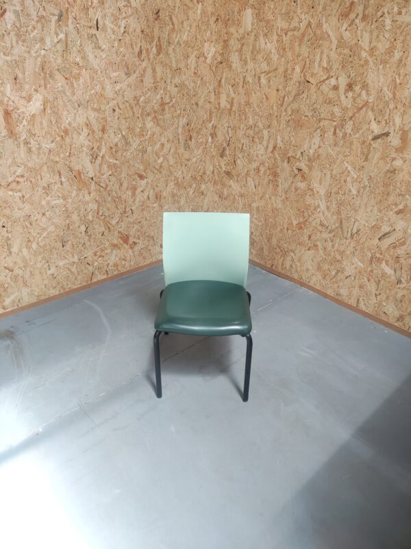 Chaise de réunion empilable
