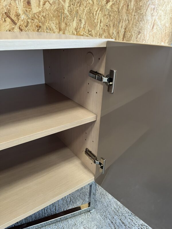 Armoire basse portes battantes – Image 4