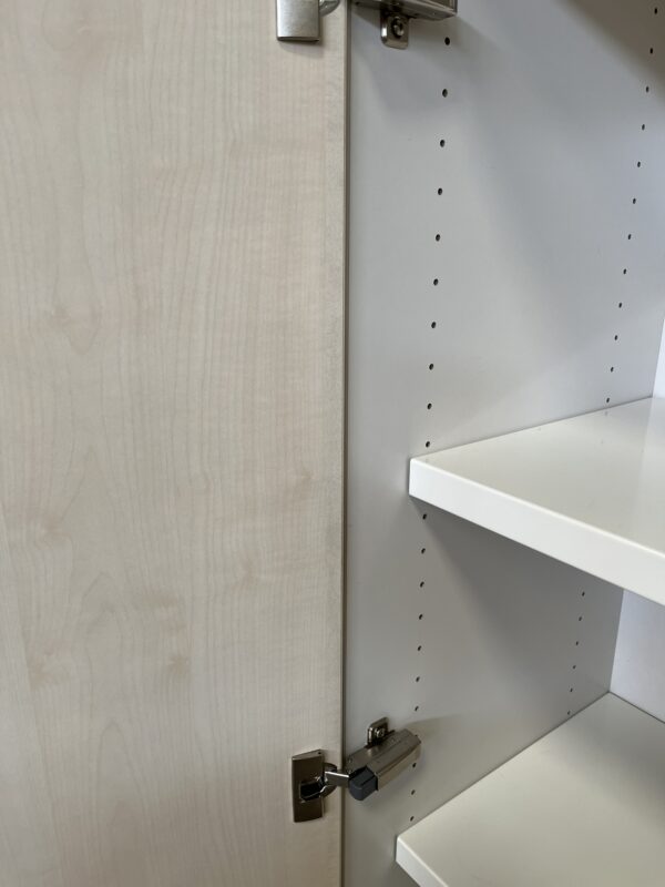 Armoire haute portes battantes Haworth – Image 2