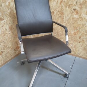 Fauteuil de bureau sur roulettes