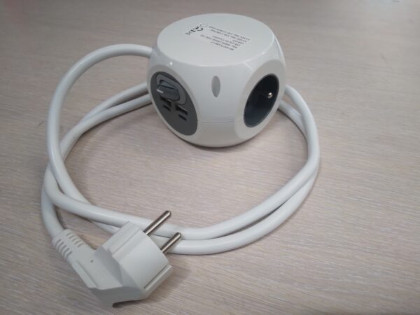 Multiprises - Voleur de 3 prises avec interrupteur et ports USB-A et USB-C