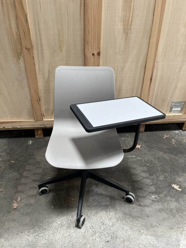 Chaise de réunion avec tablette
