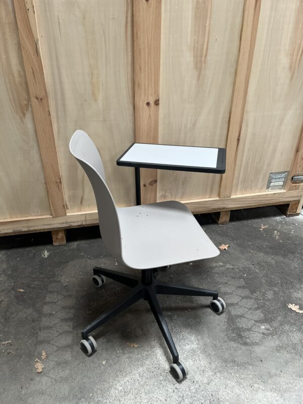 Chaise de réunion avec tablette – Image 2