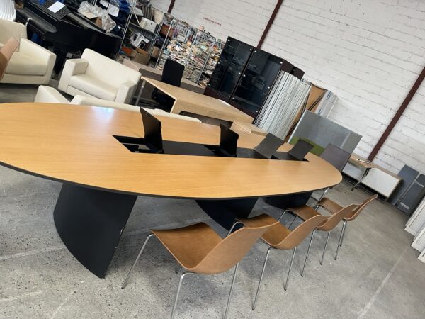 Grande Table de réunion en bois – Image 3