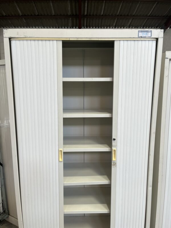 Armoire métallique blanche rideaux coulissants