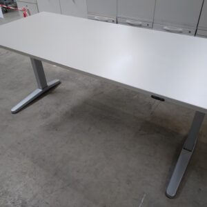 Bureau électrique Steelcase 80 x 180 cm