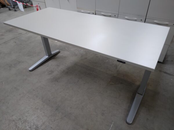 Bureau électrique Steelcase 80 x 180 cm