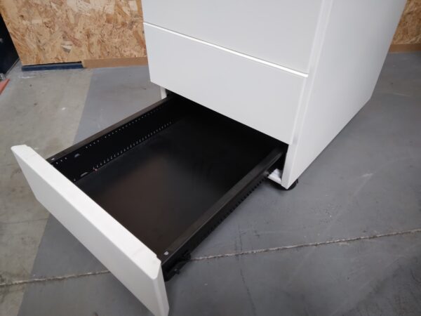 Caisson de bureau Majencia 3 tiroirs sans clef – Image 3