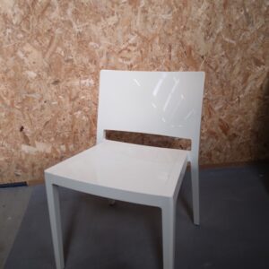 chaise 4 pieds KARTELL