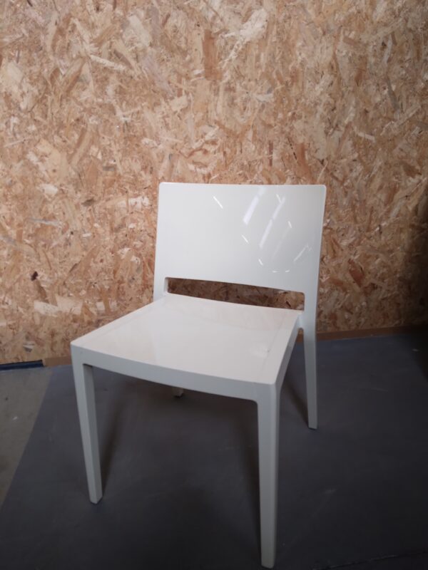 chaise 4 pieds KARTELL