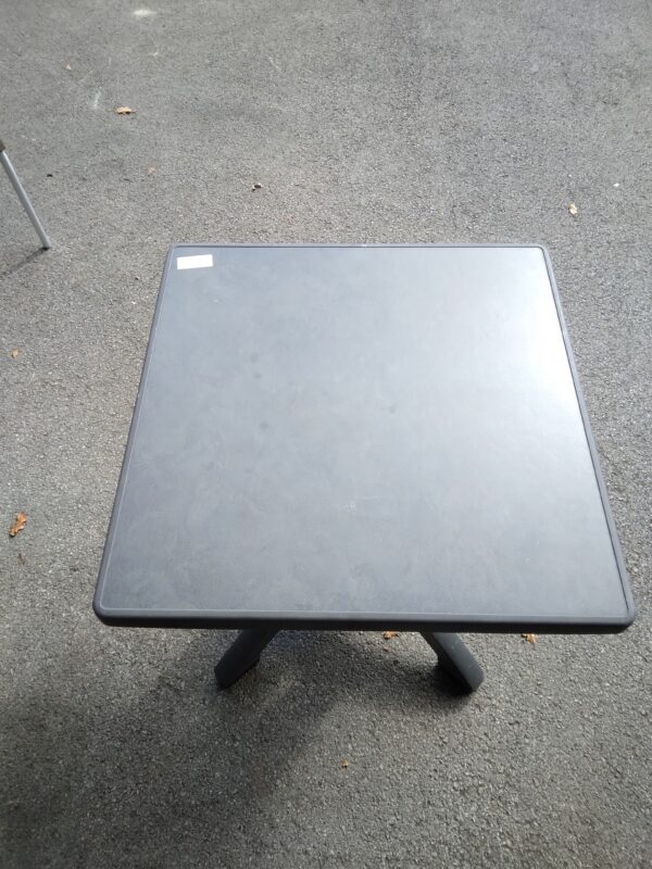 TABLE PLASTIQUE – Image 4