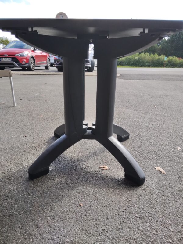 TABLE PLASTIQUE – Image 2