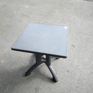 TABLE PLASTIQUE