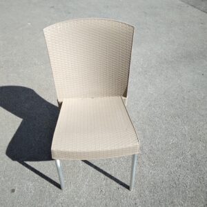 CHAISE PLASTISQUE PIED ALU
