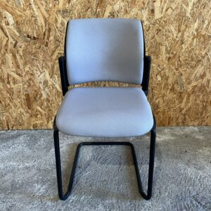 Chaise visiteur empilable - Grise claire