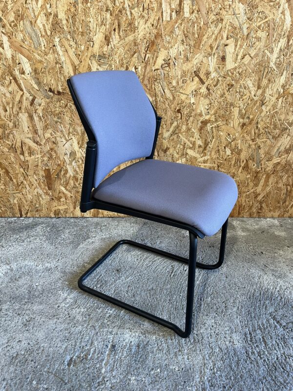 Chaise visiteur empilable - Grise – Image 3