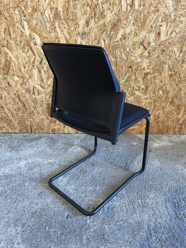 Chaise visiteur empilable - Noire – Image 2