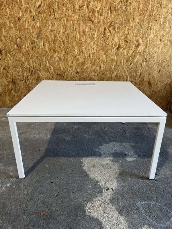 Table de réunion carrée 140x140