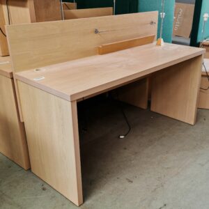 Bureau en bois clair