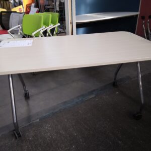 Bureau sur roulettes