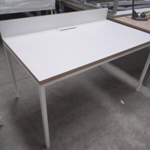 Bureau 140 LAMINATU
